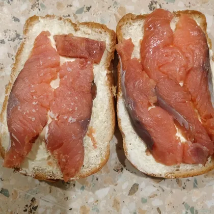 Бутерброд с красной рыбкой