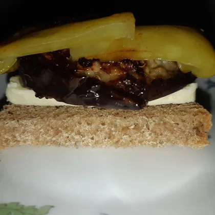 Бутерброд с баклажаном и перцем