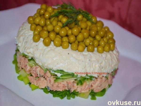 Салат с консервированным лососем