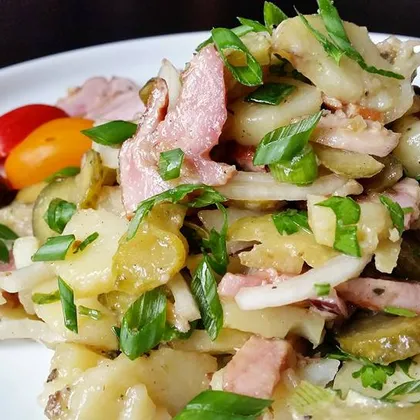 Теплый картофельный салат с хрустящим беконом (Patate e Pancetta)