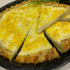 Ватрушка с творогом и кунжутом