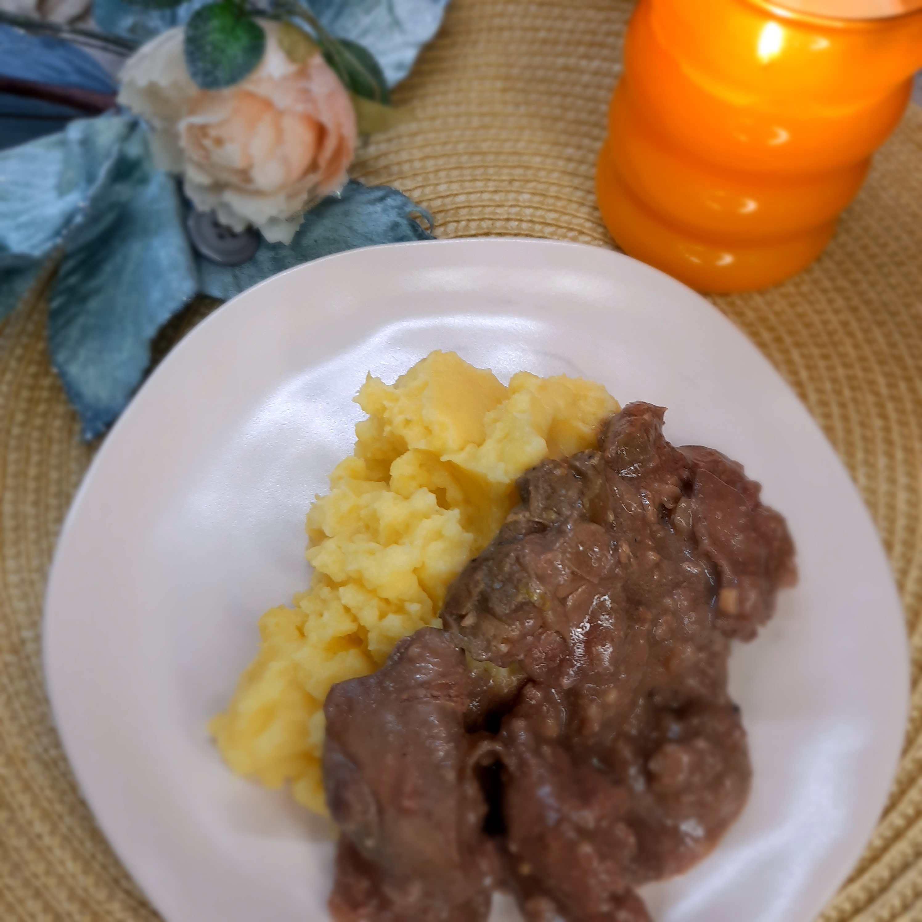 Куриная печень в сметанном соусе