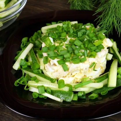 Салат летний овощной с куриной грудкой