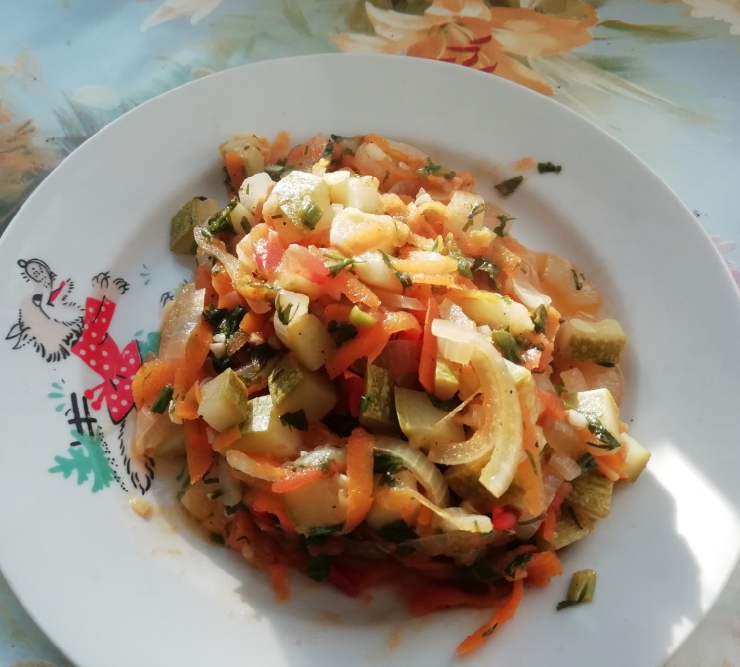 Как приготовить Кабачки тушеные с овощами на сковороде рецепт пошагово
