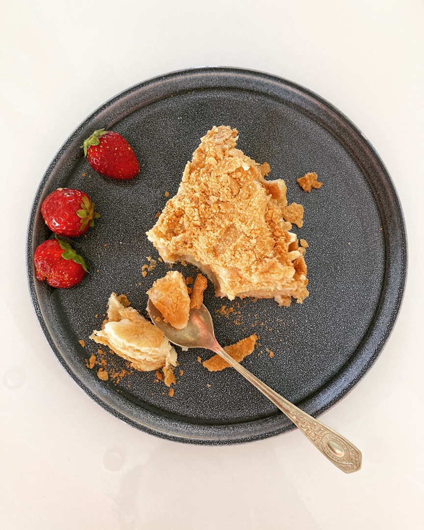 Закусочный торт наполеон с курицей и грибами из слоеного теста рецепт с фото пошагово