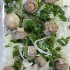 Грибочки маринованные с луком и петрушкой