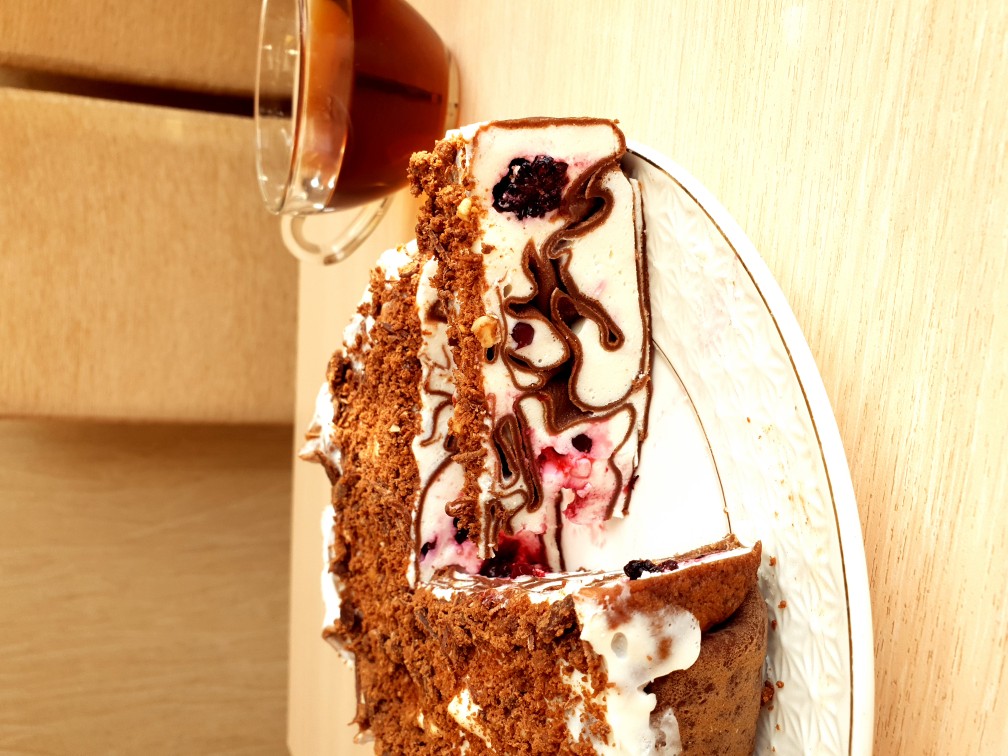 Торт из шоколадных блинов с кремом из сгущенки и маскарпоне рецепт с фото пошагово