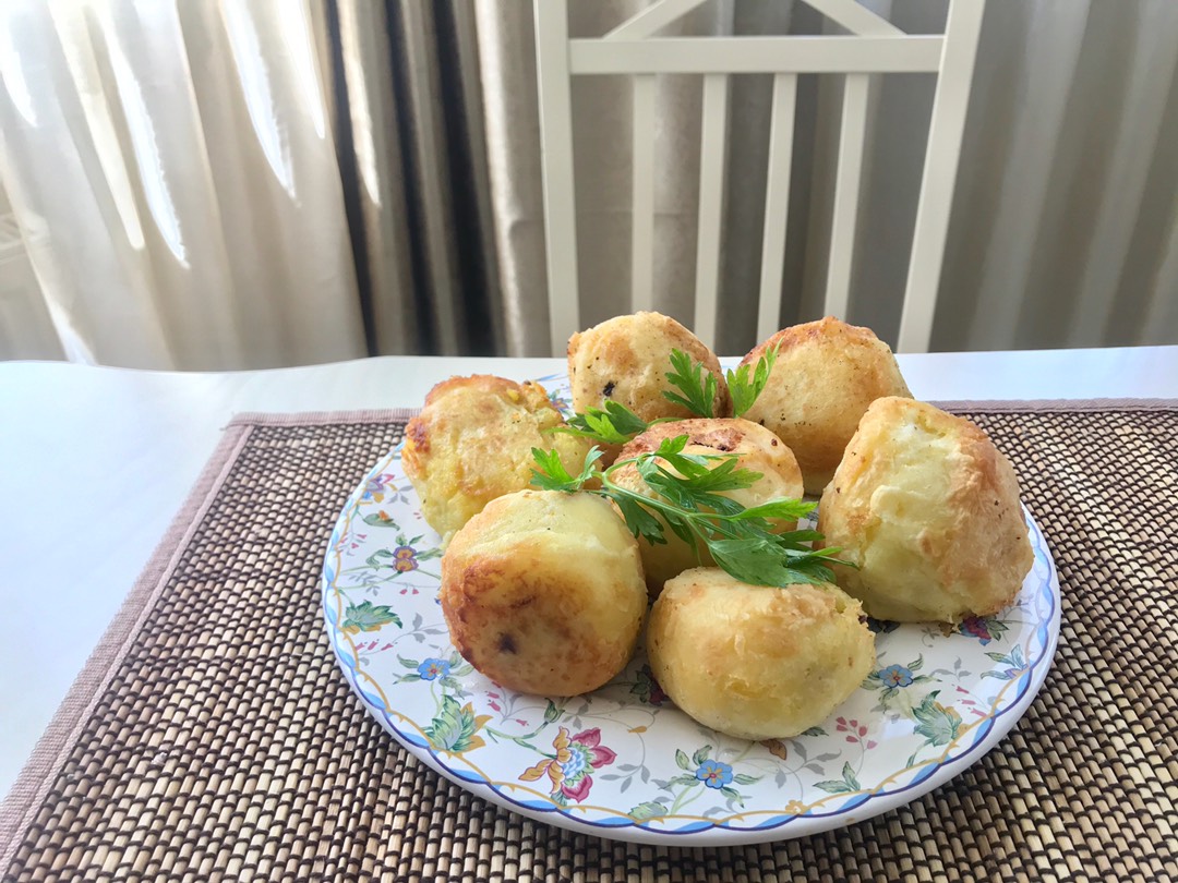 Картофельные шарики с мясом и сыром