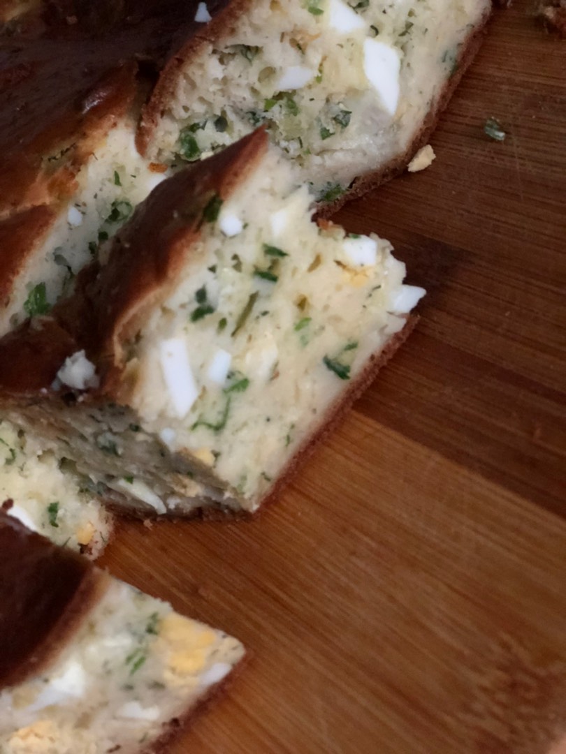Заливной пирог с яйцом и зелёным луком