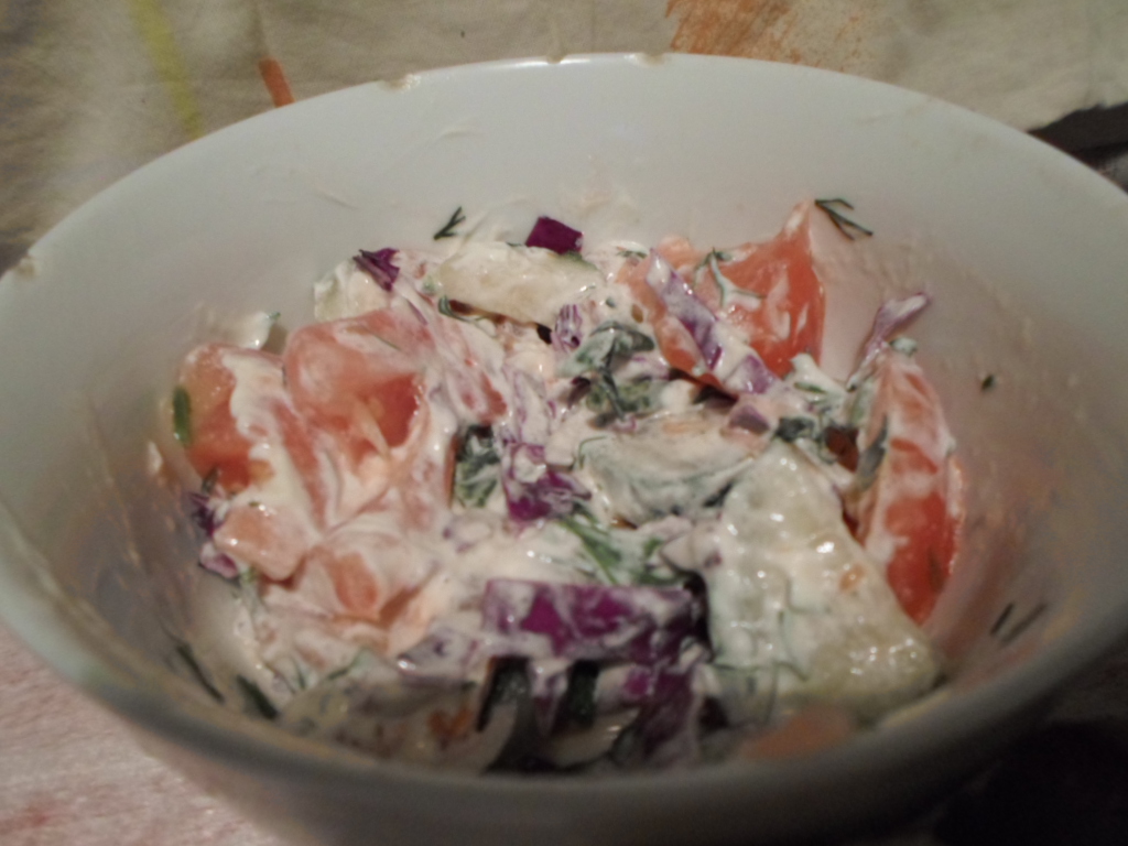 Овощной салат с краснокочанной капустой