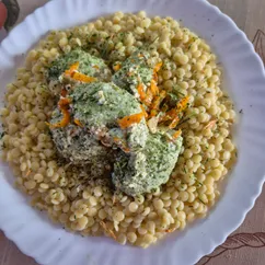 Птитим с куриными фрикадельками