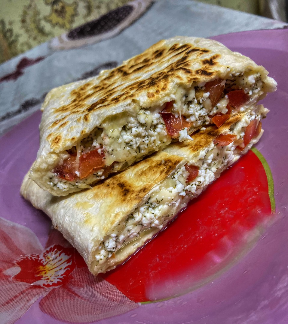 Творожный лавашик с сыром и помидором👌🏻