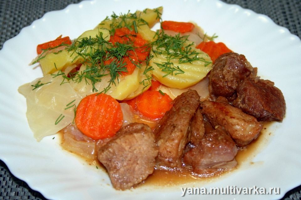 Мясо в соусе с овощным гарниром в скороварке