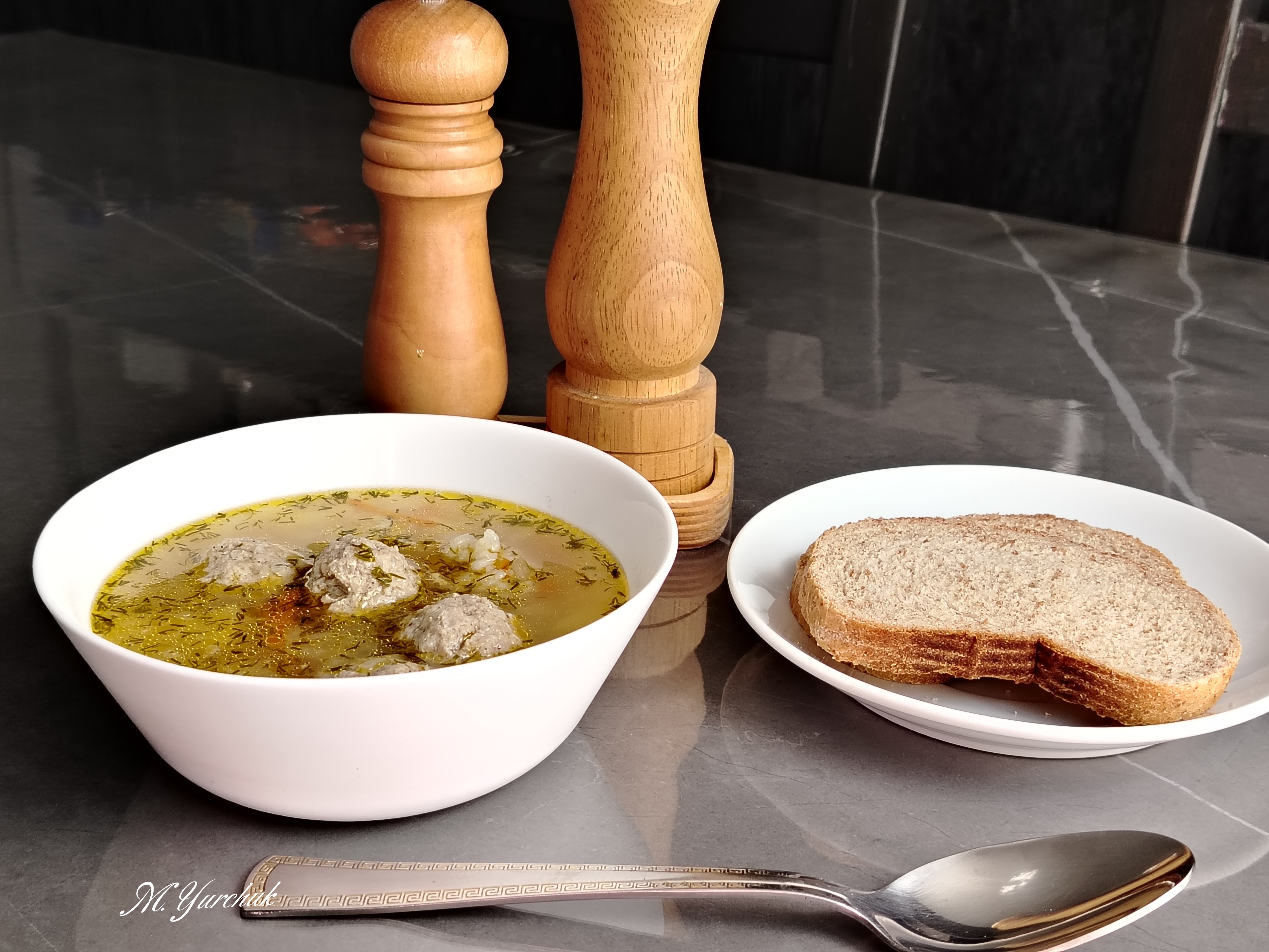 Суп рисовый с мясными фрикадельками