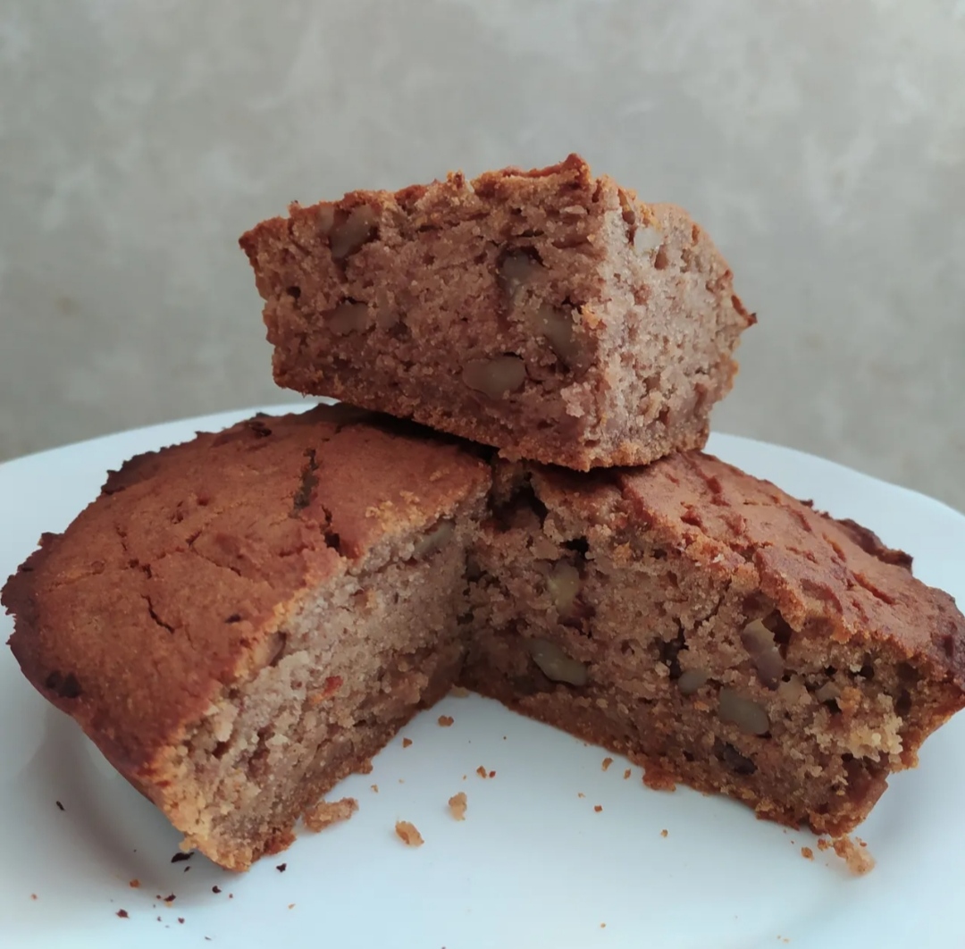 Кекс с грецкими орехами и финиками без глютена