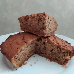 Кекс с грецкими орехами и финиками без глютена
