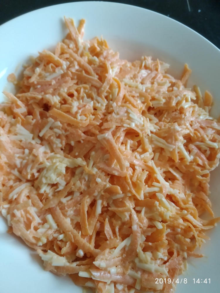 Морковь с колбасным сыром