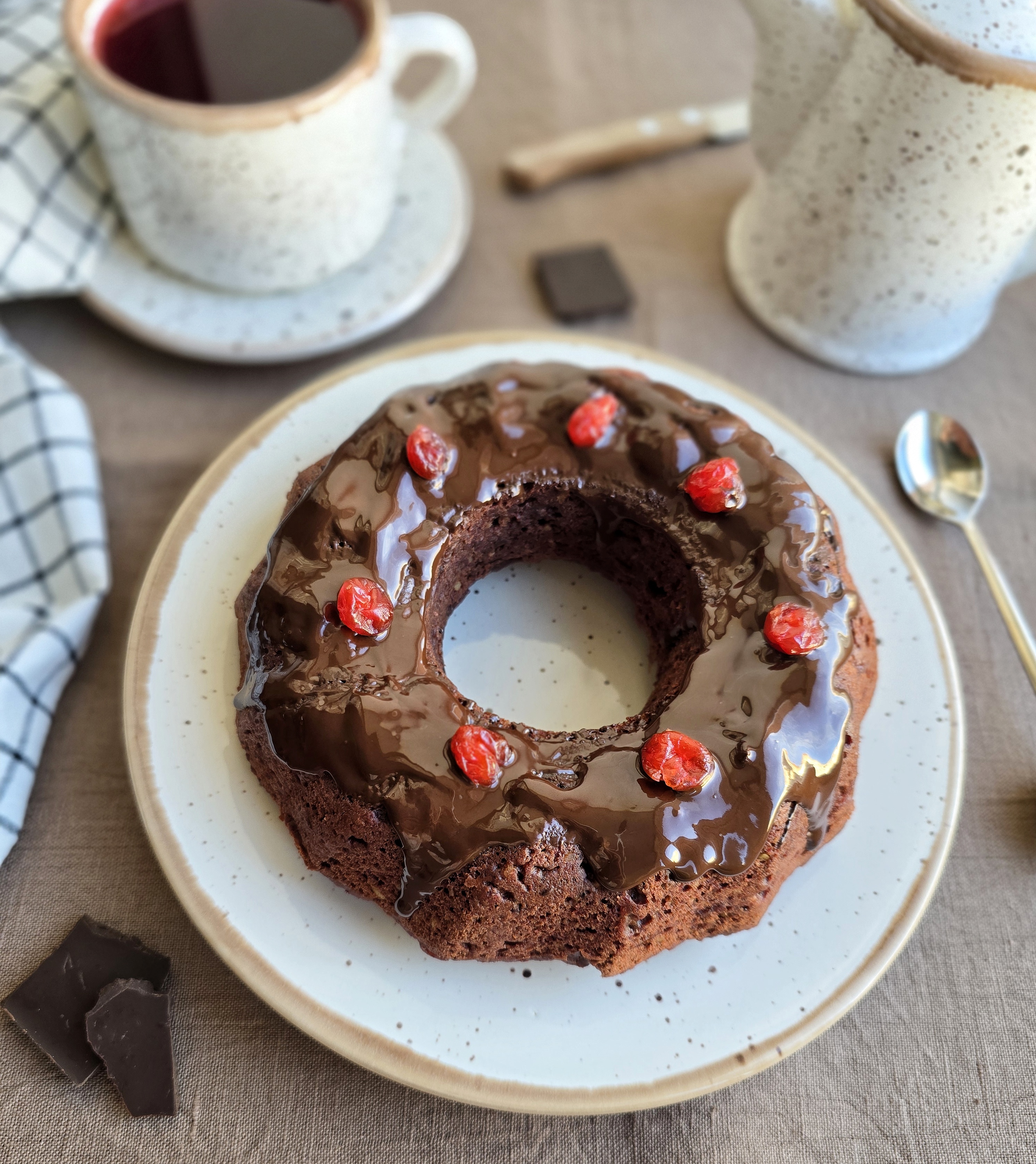 Постный свекольный кекс с вишней