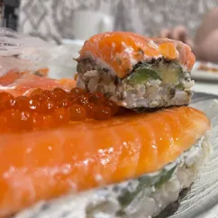 Салат с красной рыбой «Торт-ролл» 🍣