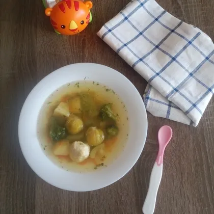 Детский овощной суп с куриными фрикадельками