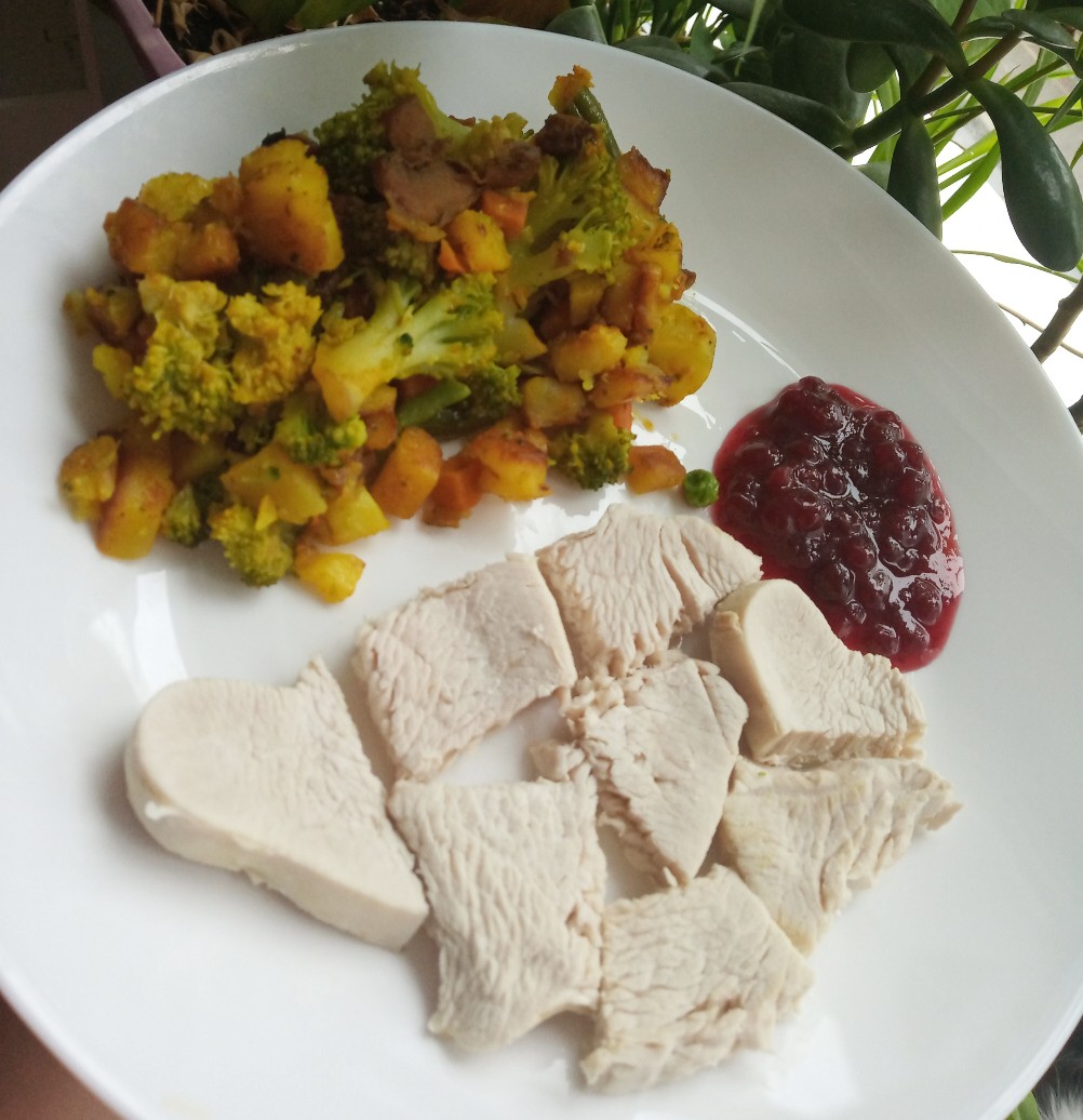 Овощи с карри и индейкой