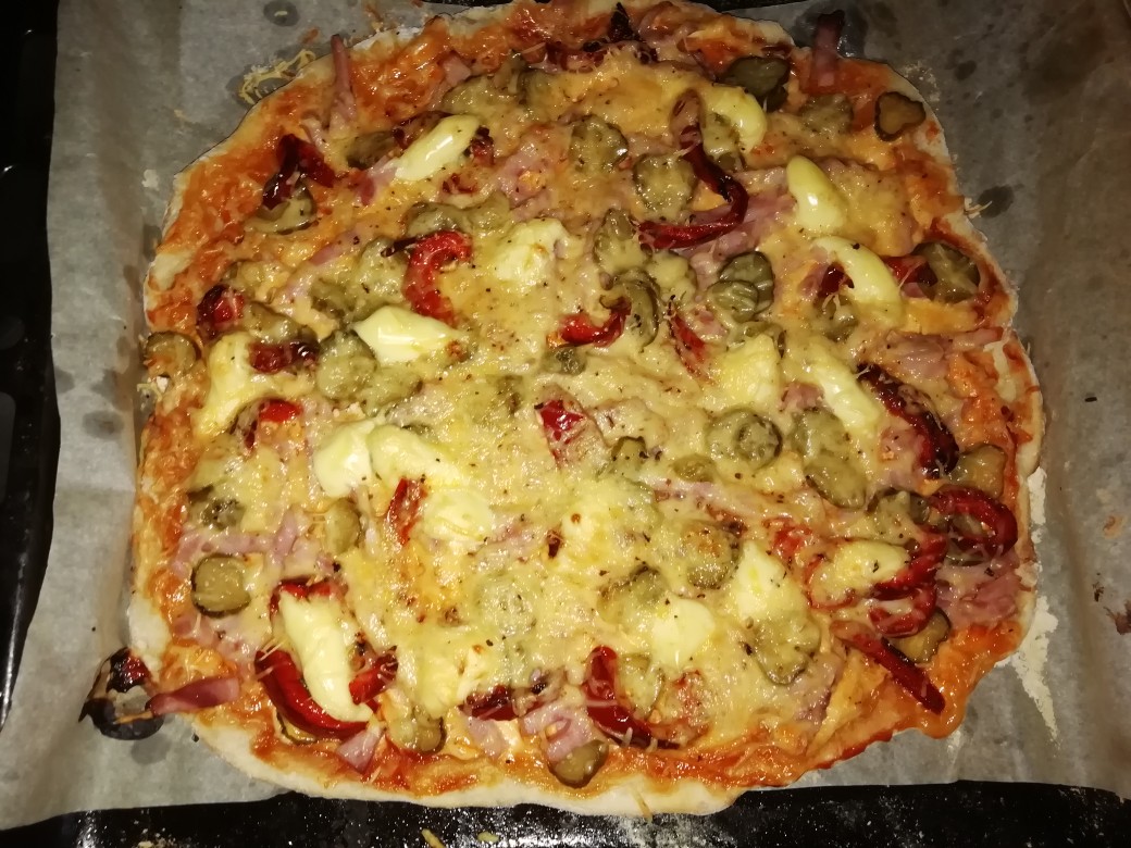 Пицца "маринованный огурчик"