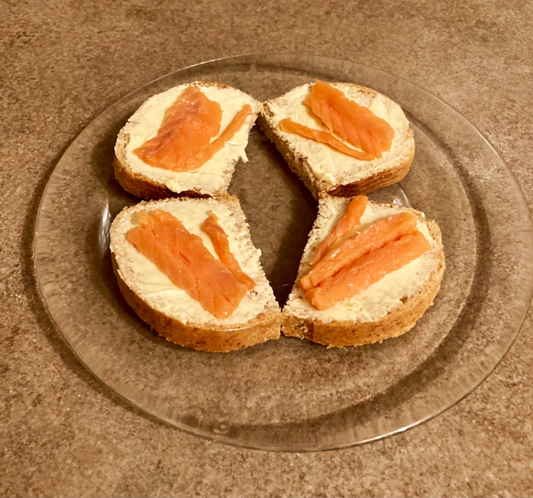 Бутерброд с красной рыбой