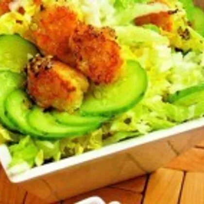 Постный салат с фрикадельками из рыбы и рисом