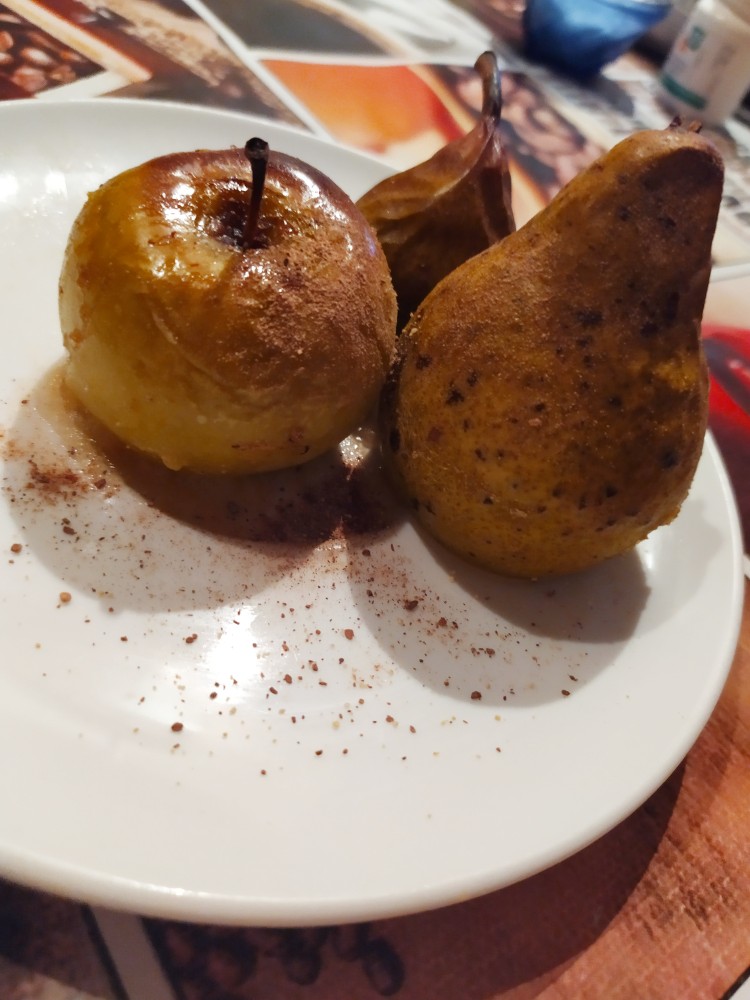 Груши и яблоки печёные с корицей