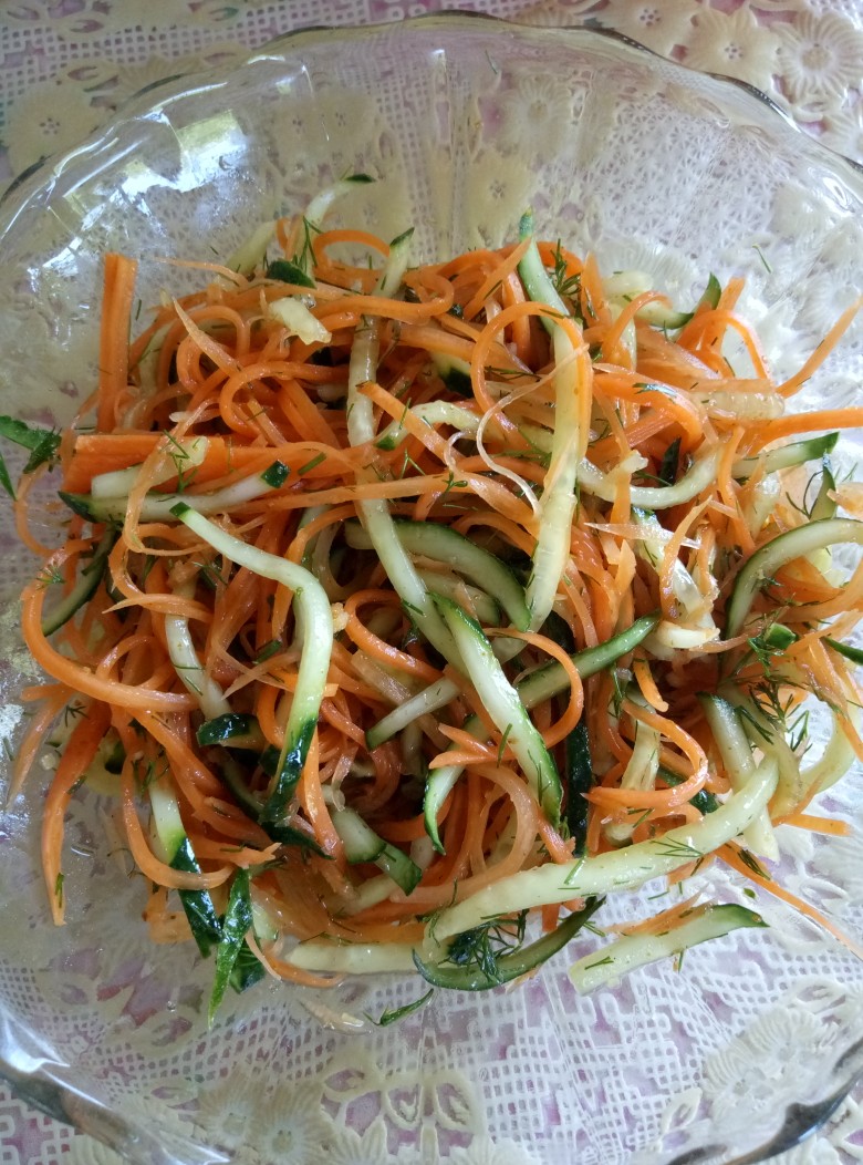 Классический салат «Обжорка» с корейской морковью