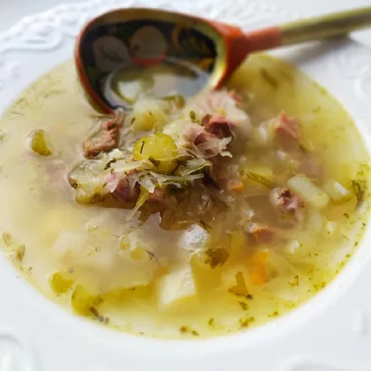 Суп из квашеной капусты с копчёными куриными желудочками - щи