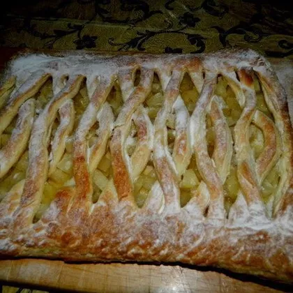 Пирог с ананасом из слоеного теста