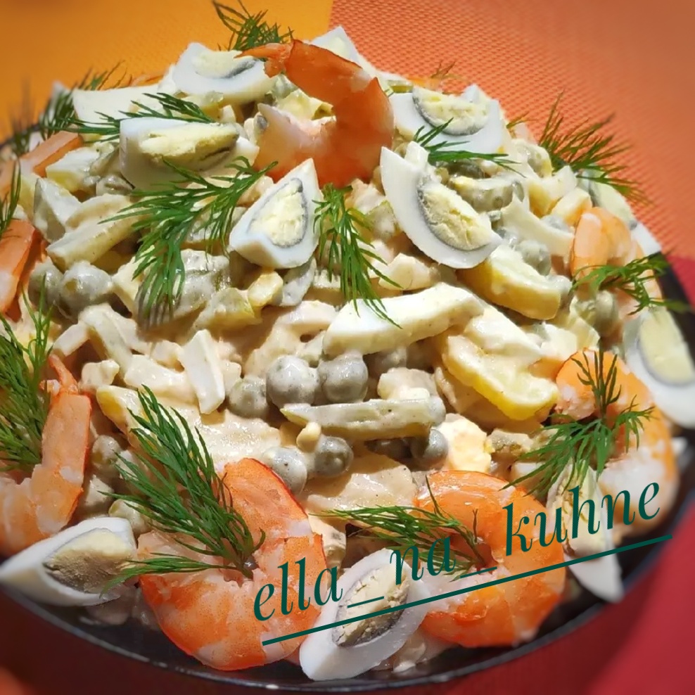 Салат с кальмарами и креветками