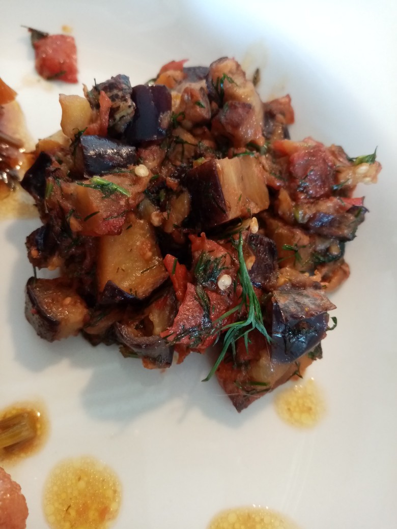 Баклажаны с томатами и чесноком