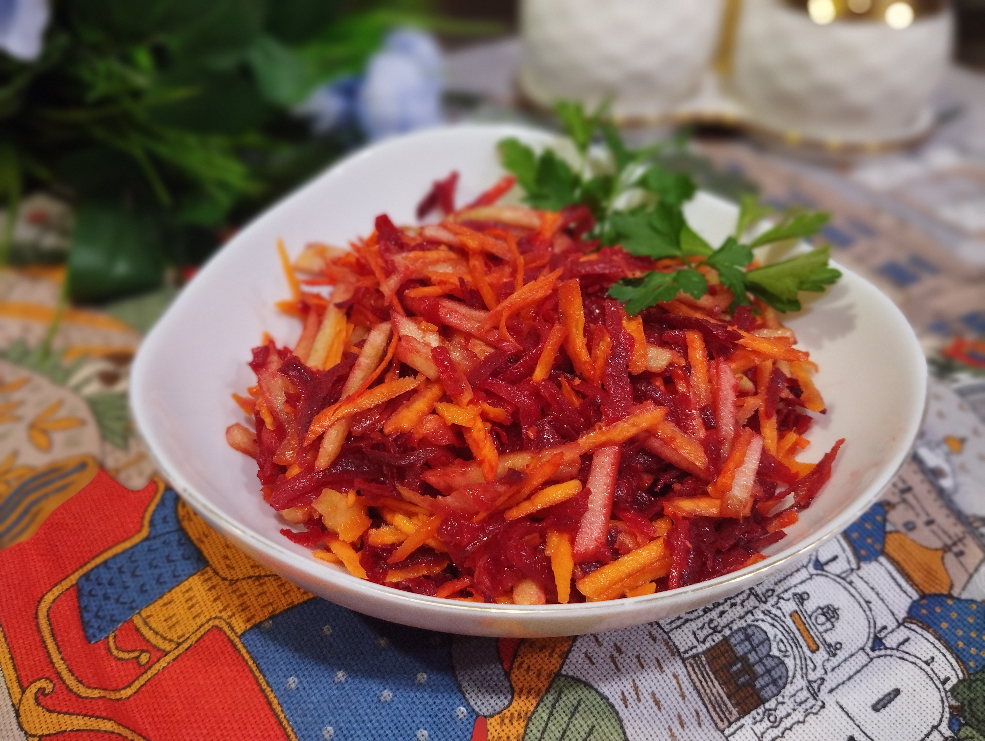 Салат из свежей моркови, свеклы и яблока