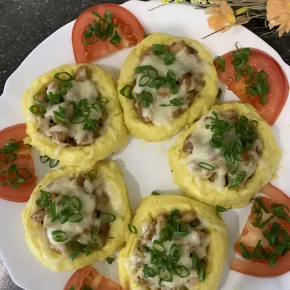 Картофельные гнезда с мясной начинкой