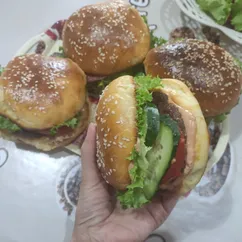 Бургер с котлетой из говядины 🍔