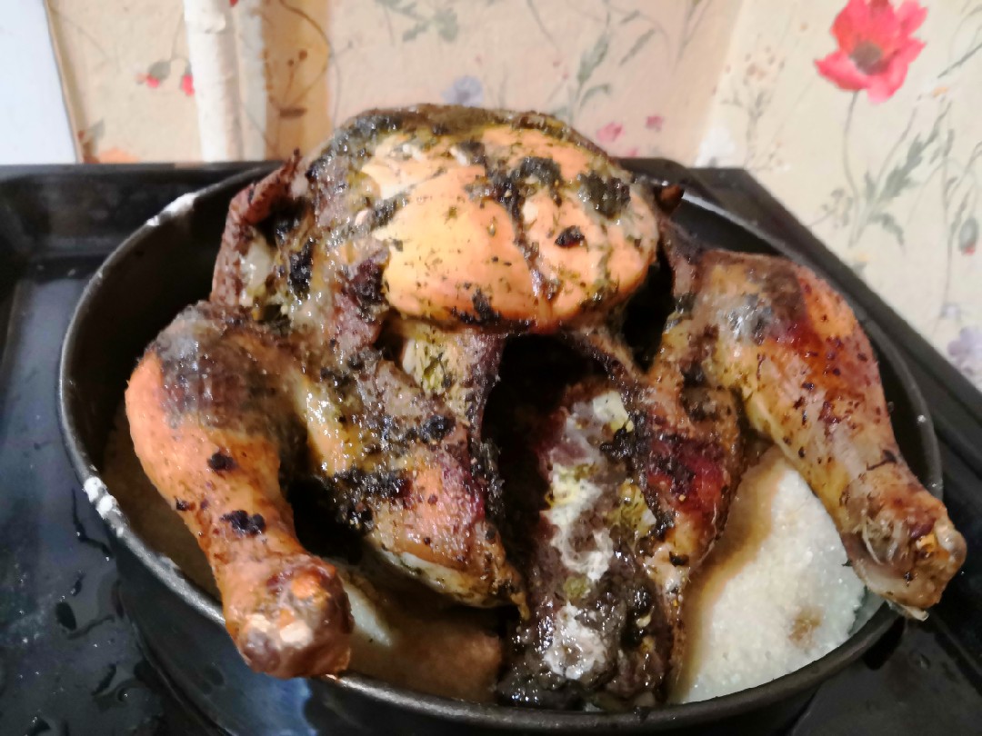 Домашняя курица в луково-яичном бульоне