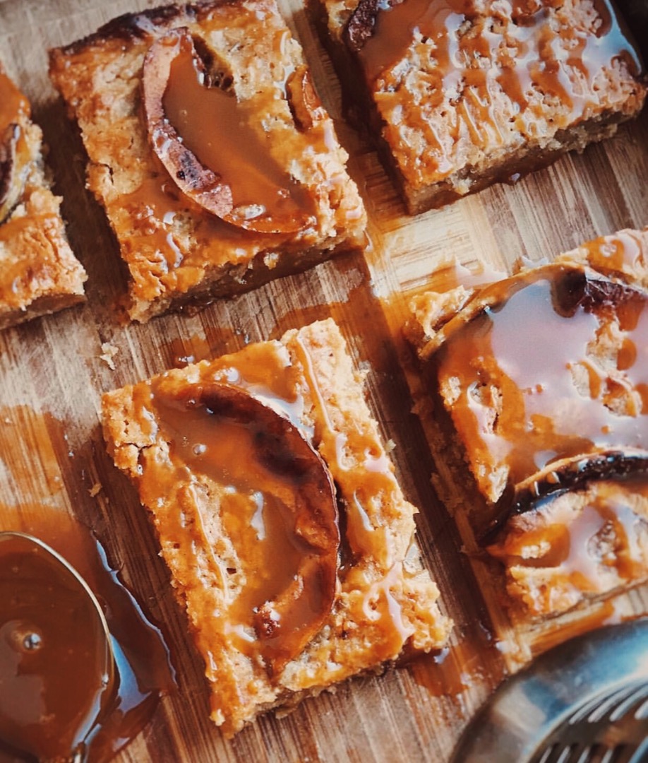 Яблочные квадратики с карамелью 🧡