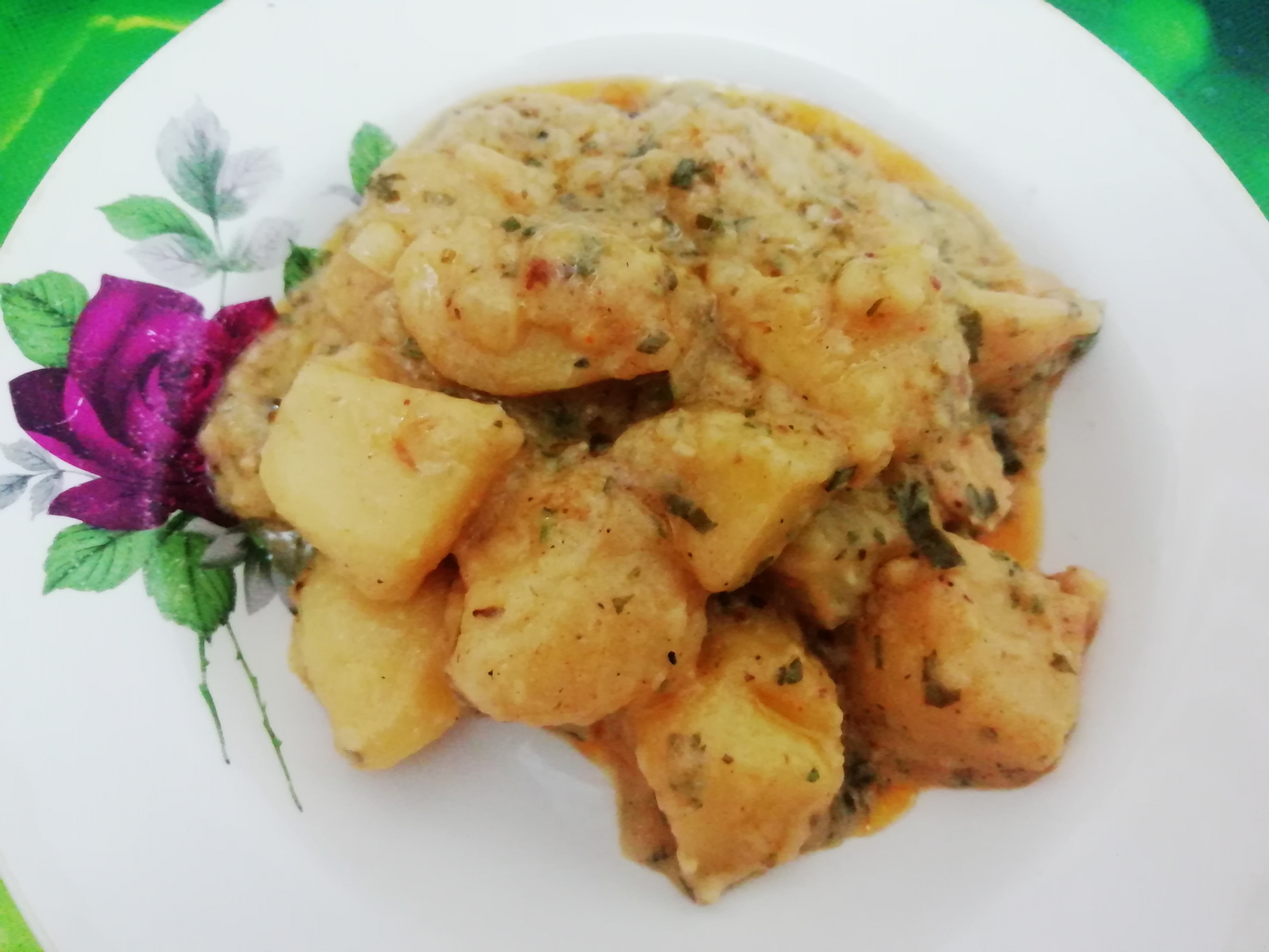 Картофель в сметанно-сырном соусе