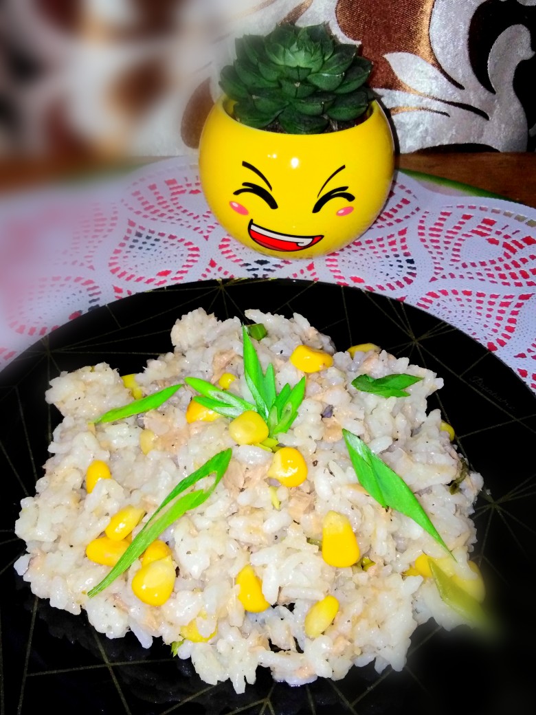 Куриные бёдра с рисом и кукурузой в мультиварке