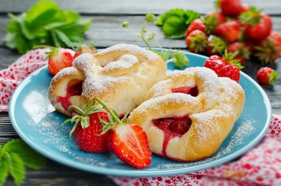 Булочки с клубникой🍓