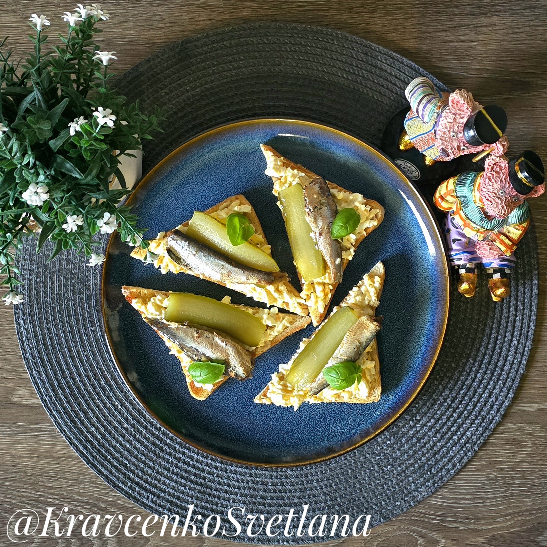 Бутерброды со шпротами