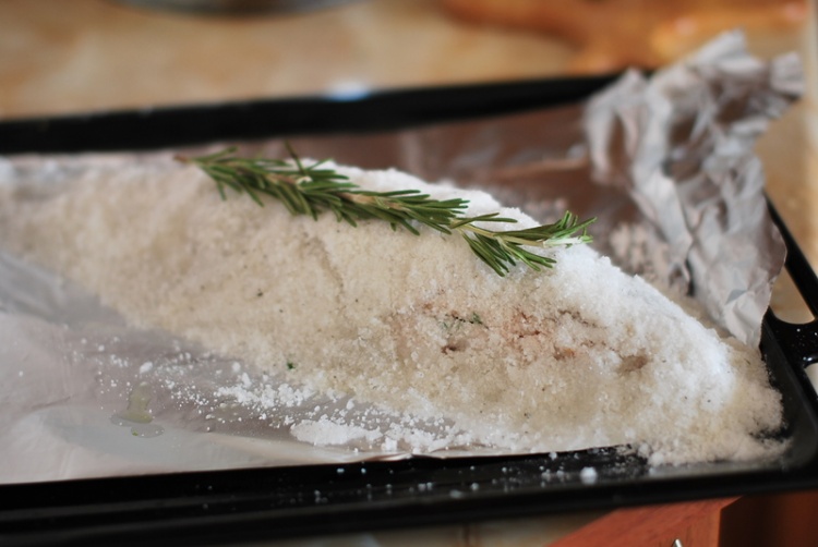 Рыба, запеченная в соли, пошаговый рецепт с фото