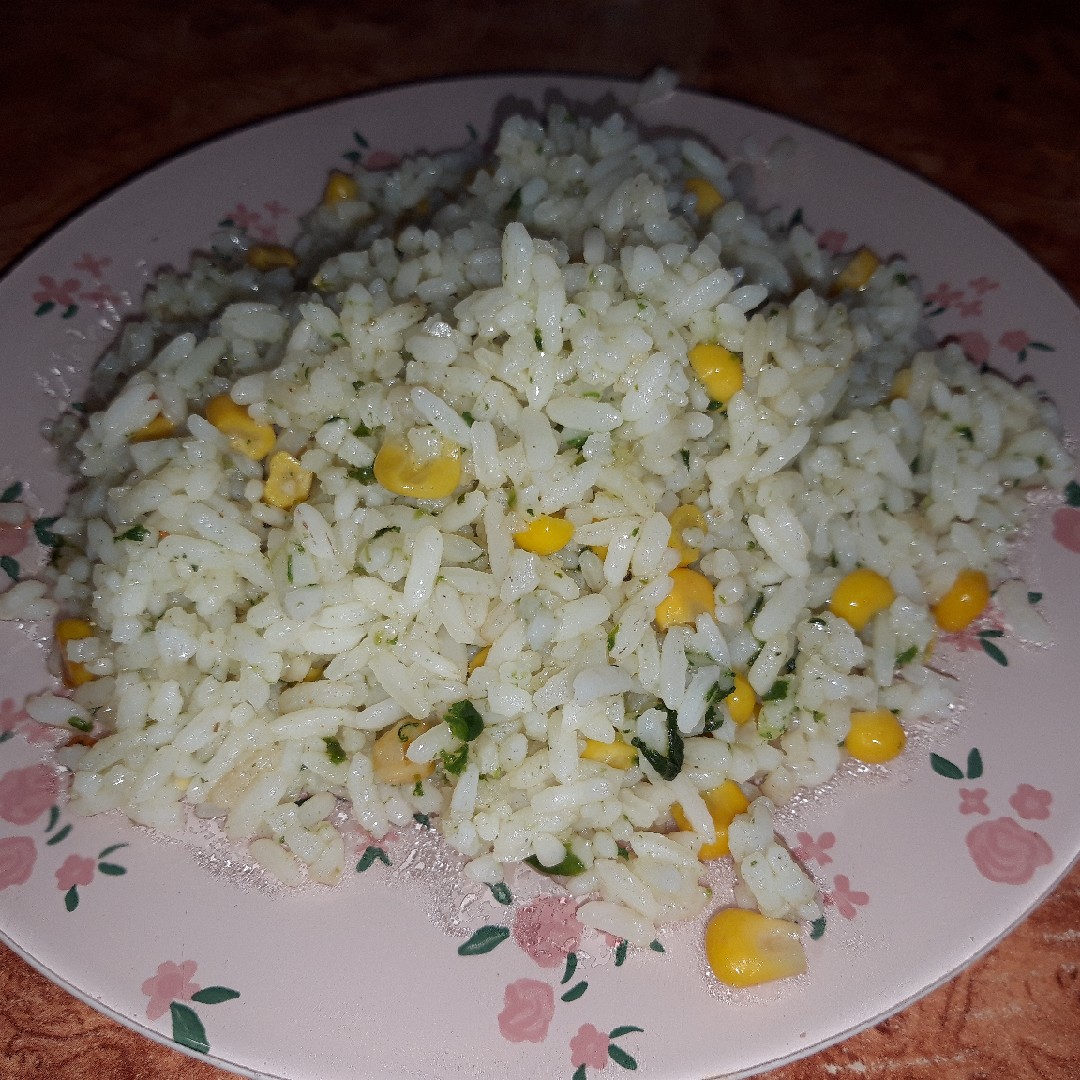 Рис с сельдереем, сладким перцем и кукурузой