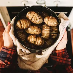 Картофель, запечённый с чесноком и травам 🌿