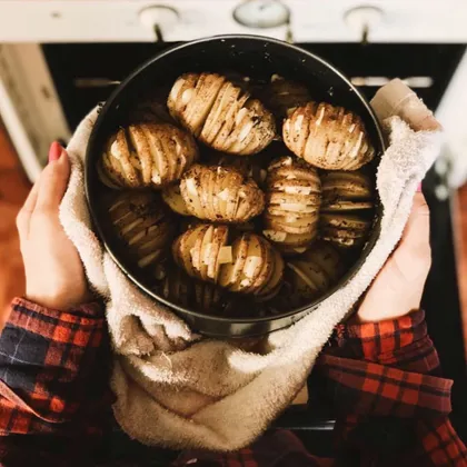 Картофель, запечённый с чесноком и травам 🌿