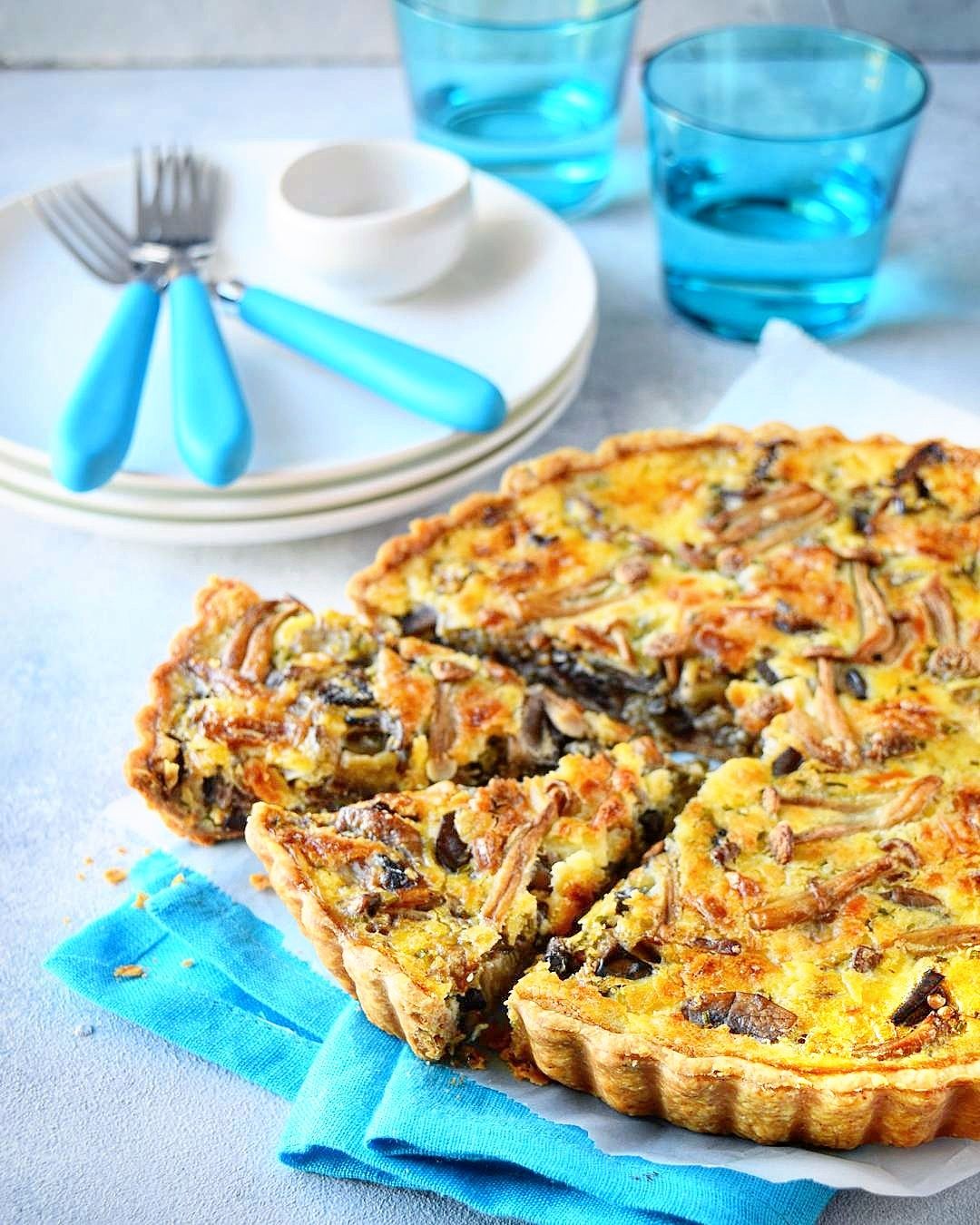 Киш с баклажанами и грибами
