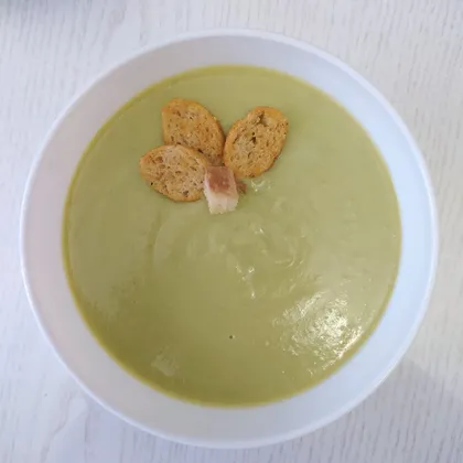 Зеленый суп-пюре из горошка
