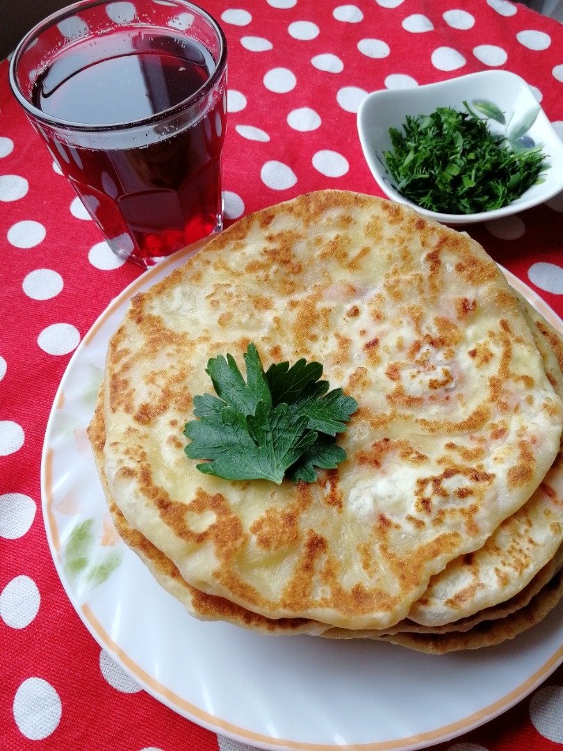 Лепёшки с сыром и ветчиной